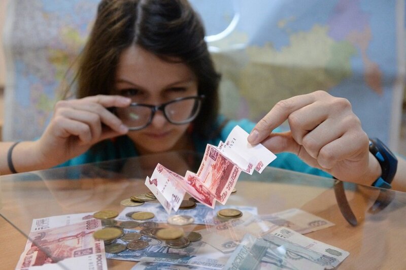 Среднюю зарплату по региону оценили в 42 887 рублей 