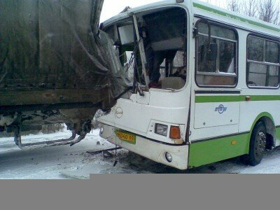 В Новокуйбышевске в аварию попал пассажирский автобус. Есть пострадавшие